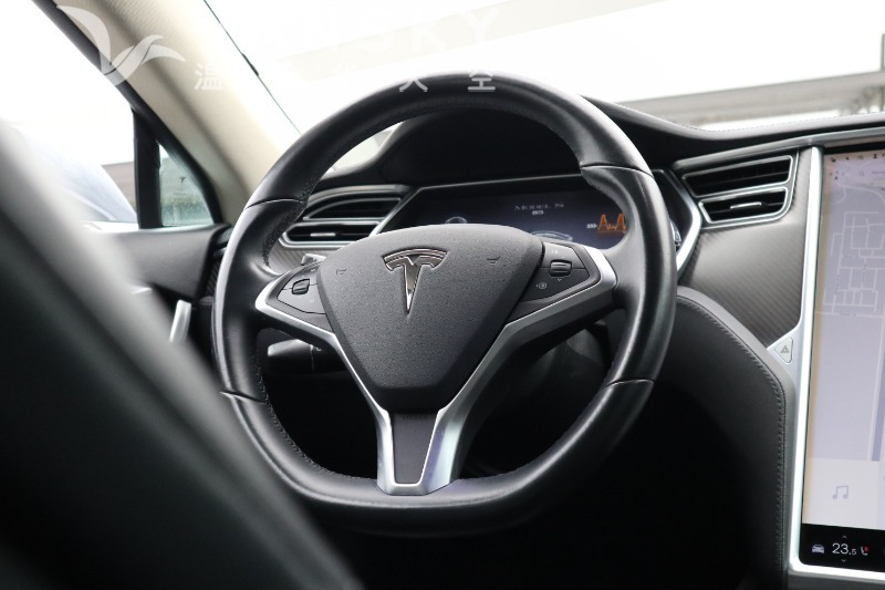 250914122109_2014 Tesla Model S 85 Grey 22.JPG